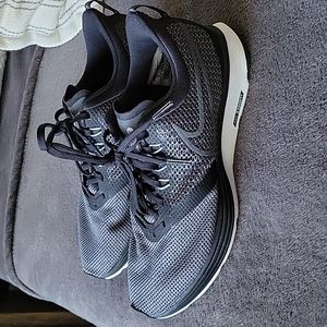 Nike Zoomstrike sneaker size 9